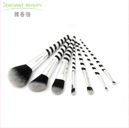 新買(mǎi)的化妝刷需要清洗么，該如何清洗呢？