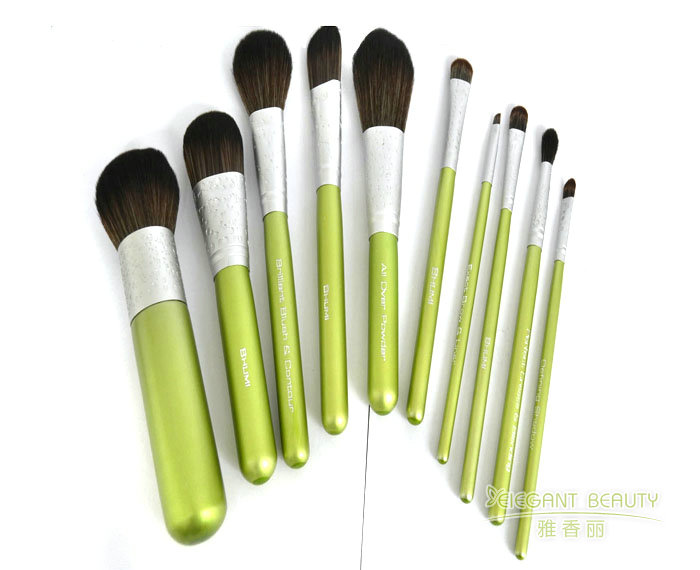  如何選擇適合自己膚質的化妝刷套裝？掌握這五點