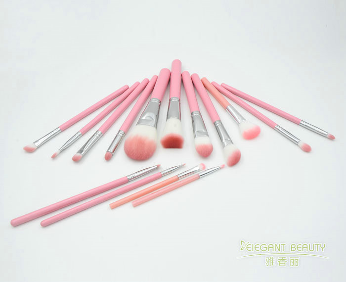 針對(duì)不同化妝技巧，應(yīng)如何選擇適合的化妝刷型號(hào)和大??？