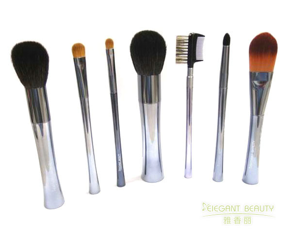 雅香麗成套化妝刷是否通過了相關的安全和質量認證？
