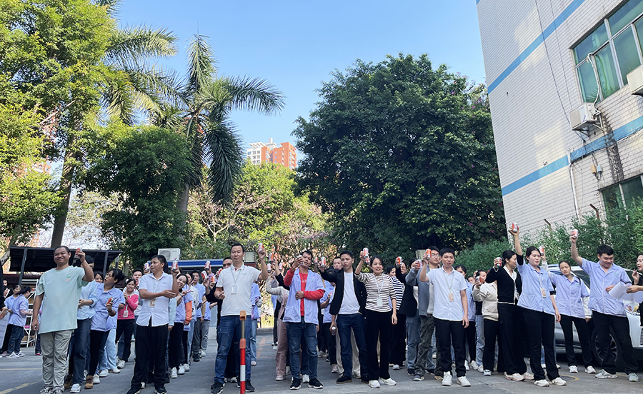 ”聚力同行 繩彩飛揚“~拔河比賽在雅香麗人的一聲聲吶喊助威中圓滿結束！