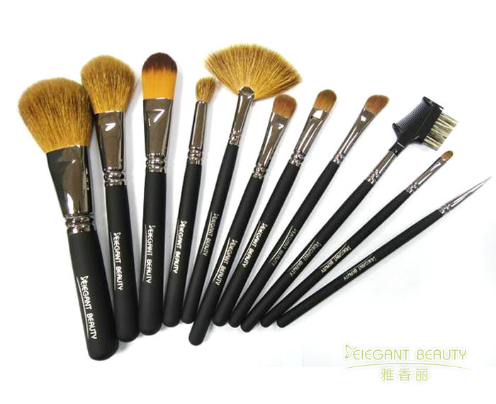 成套化妝刷中的刷毛硬度對化妝效果有何影響？