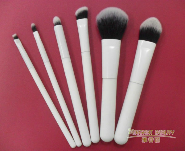化妝刷套裝是否適合所有膚質和妝容類型？